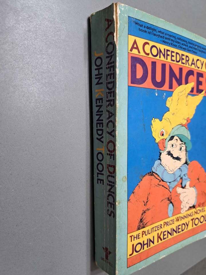 Vintage 1987 A Confederacy of Dunces. John Kennedy Toole comic masterpiece winning pulitzer price