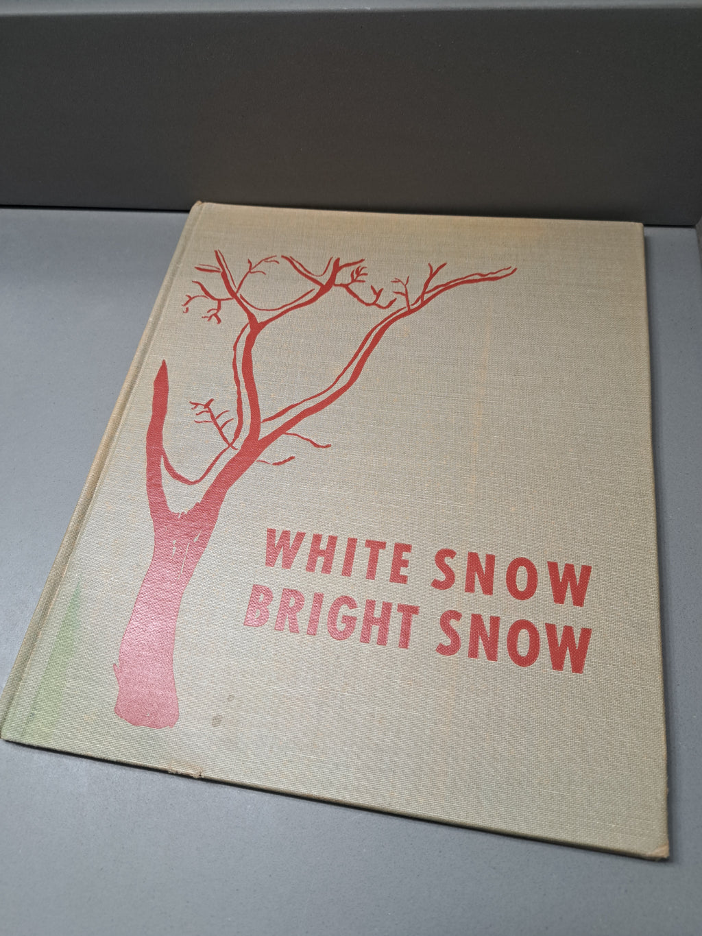 Vintage 1959 White Snow Bright Snow by Alvin Tresselt