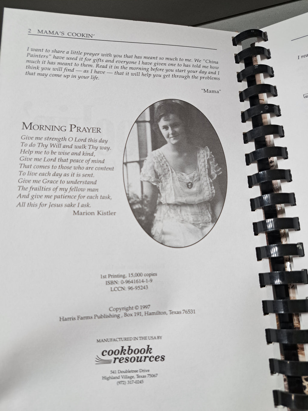 Vintage 1997 cookbook Mama's Cookin': Recipes & Remembrances