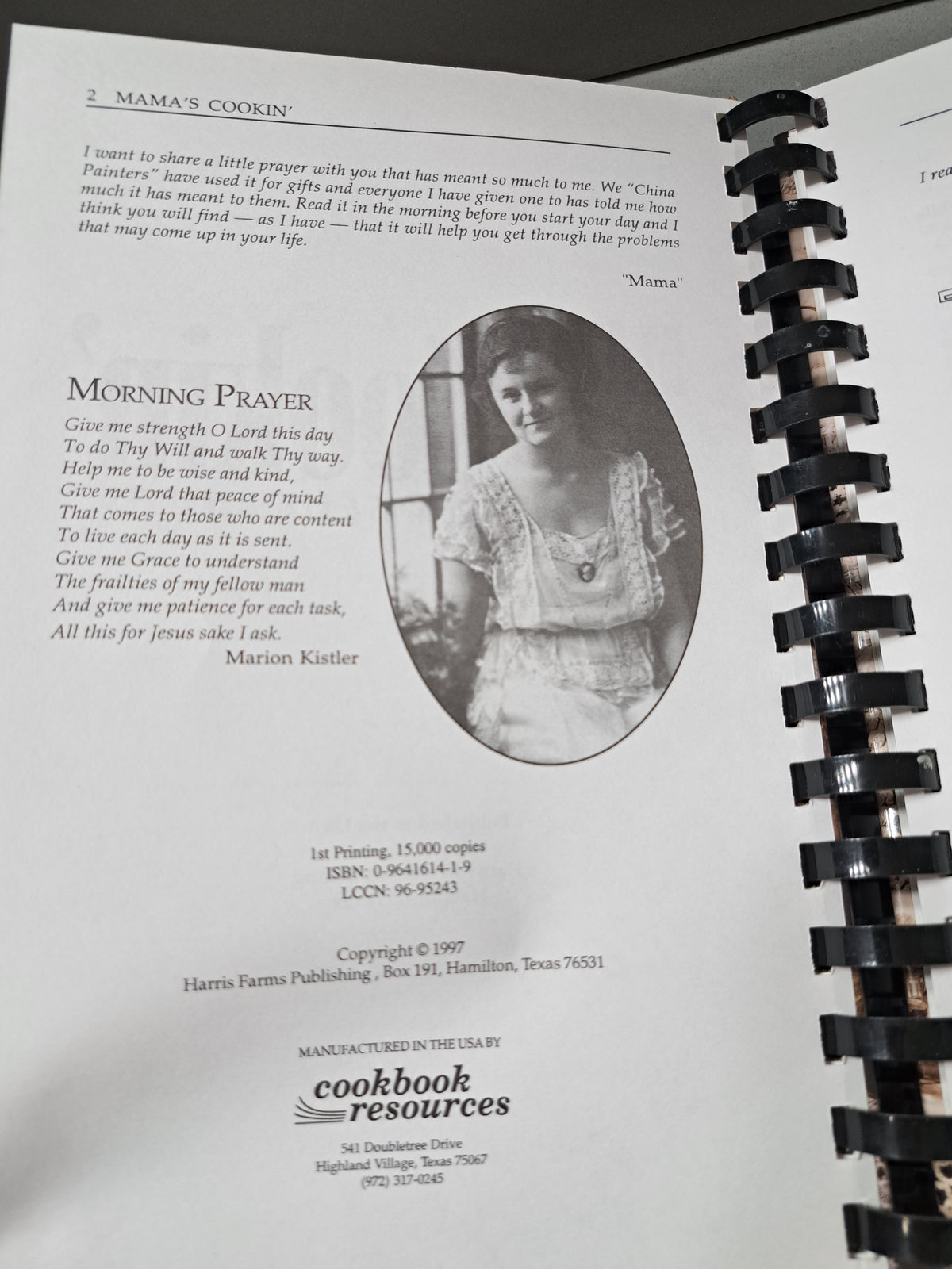 Vintage 1997 cookbook Mama's Cookin': Recipes & Remembrances