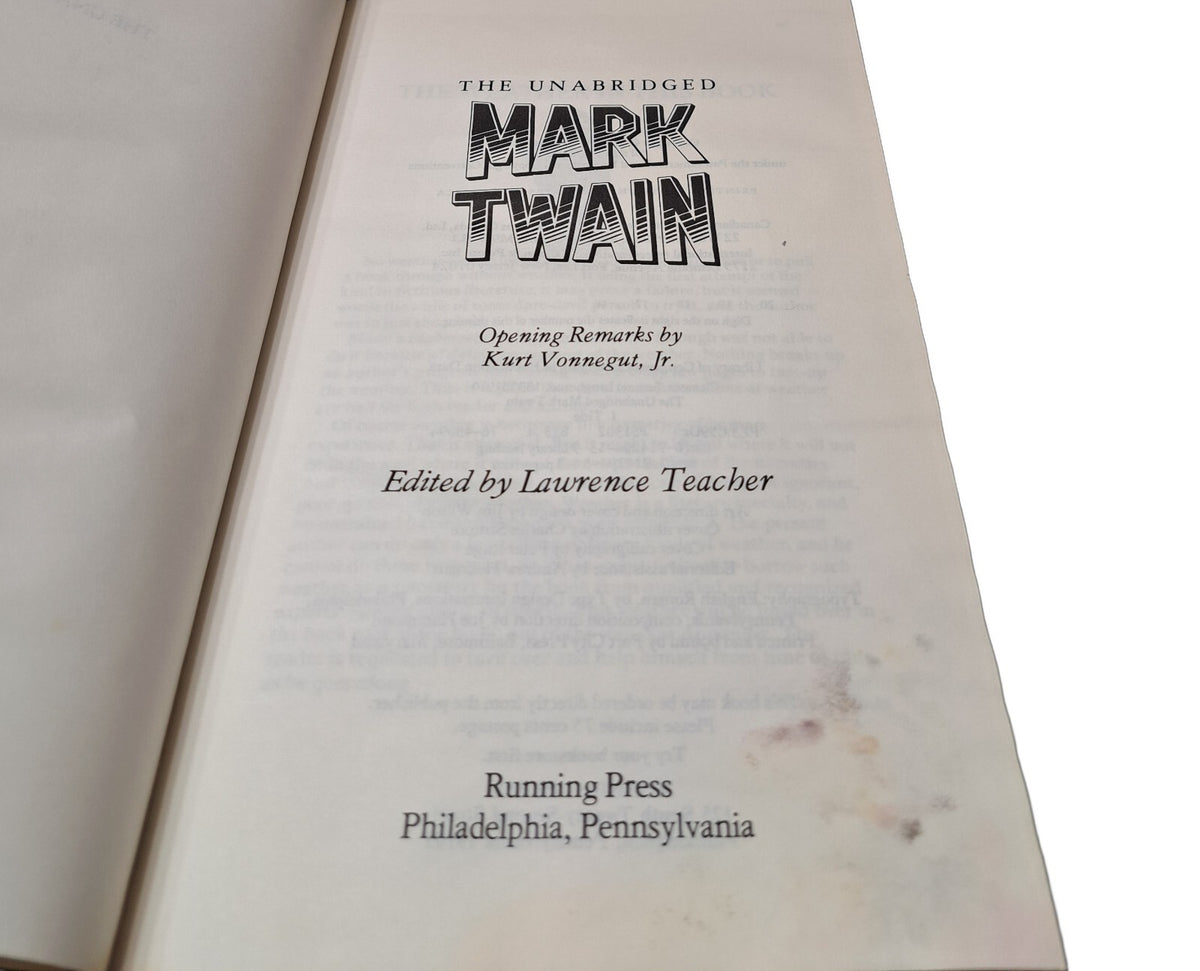 Vintage 1976 The Unabridged Mark Twain book edited by Lawrence Teacher