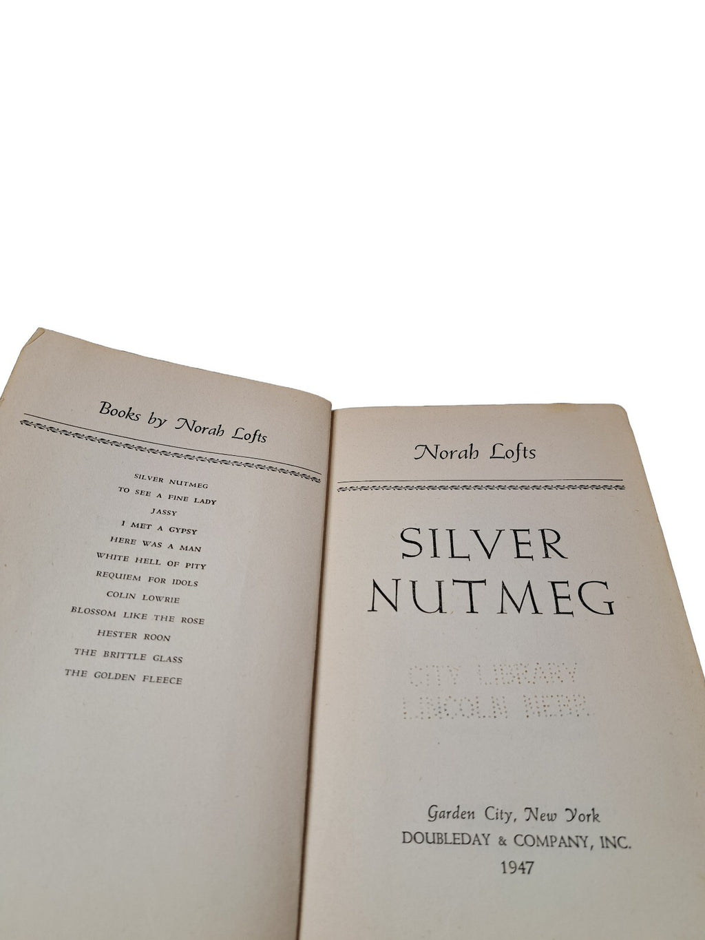 Vintage 1947 Silver Nutmeg book by Norah Lofts