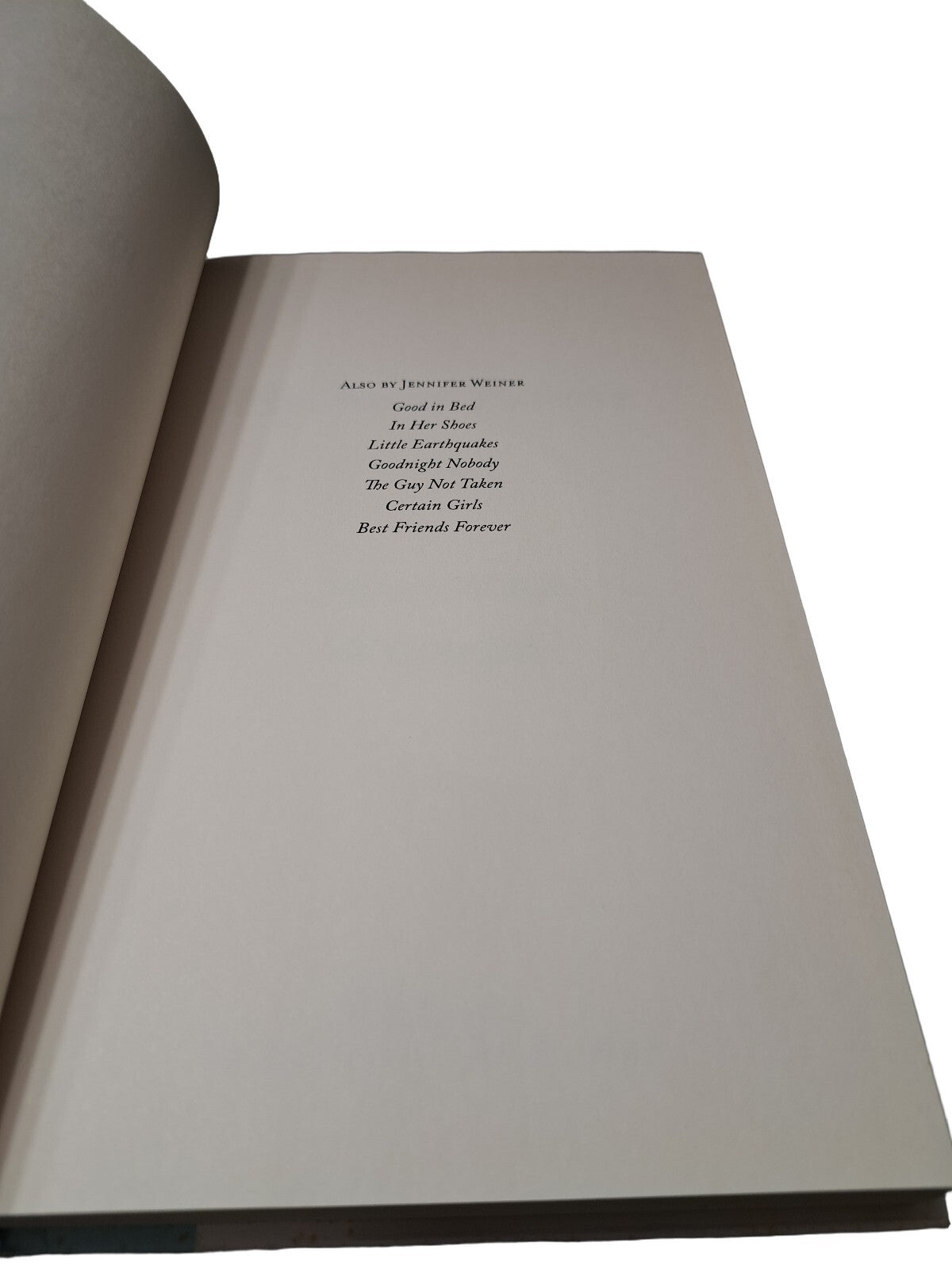 2010 Fly Away Home by Jennifer Weiner