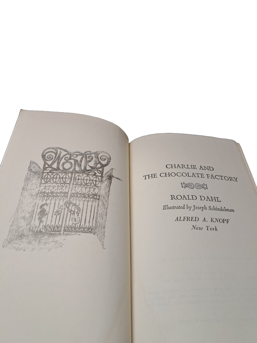 Vintage 1973 Charlie and the Chocolate Factory book by Roald Dahl