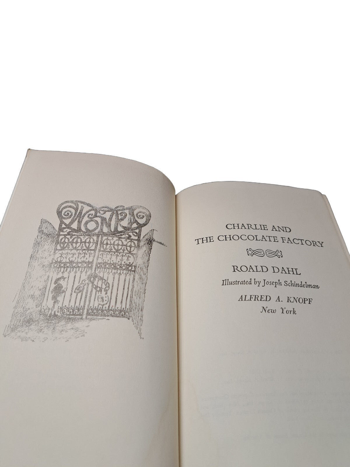 Vintage 1973 Charlie and the Chocolate Factory book by Roald Dahl